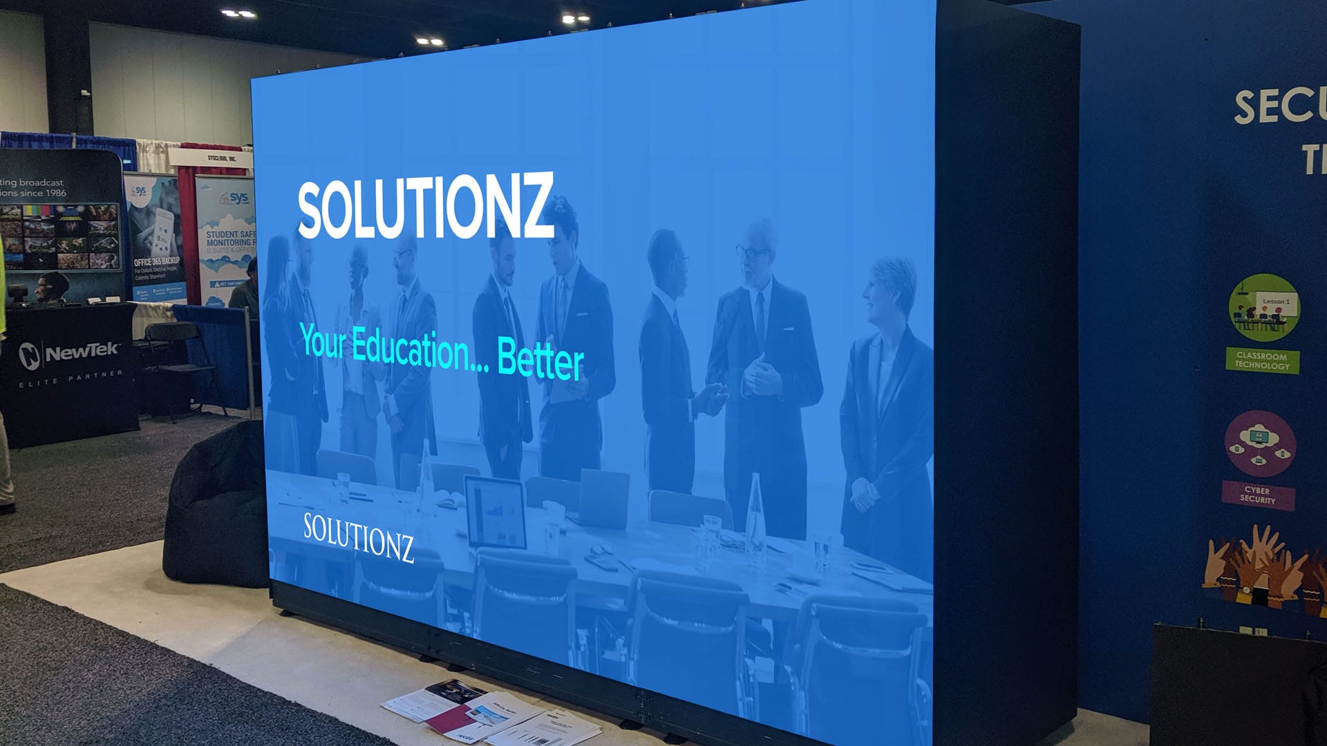 Neoti R Series Solutionz trade show booth